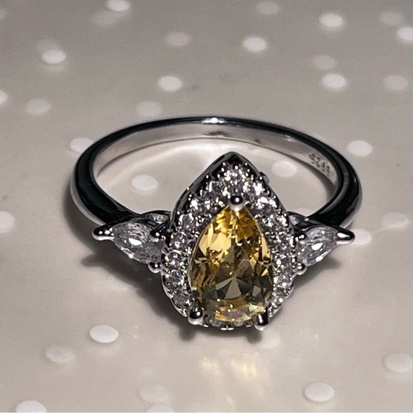 925 Sterling Silver Pear-Shaped Yellow Engagement Ring - Picture 9 of 12